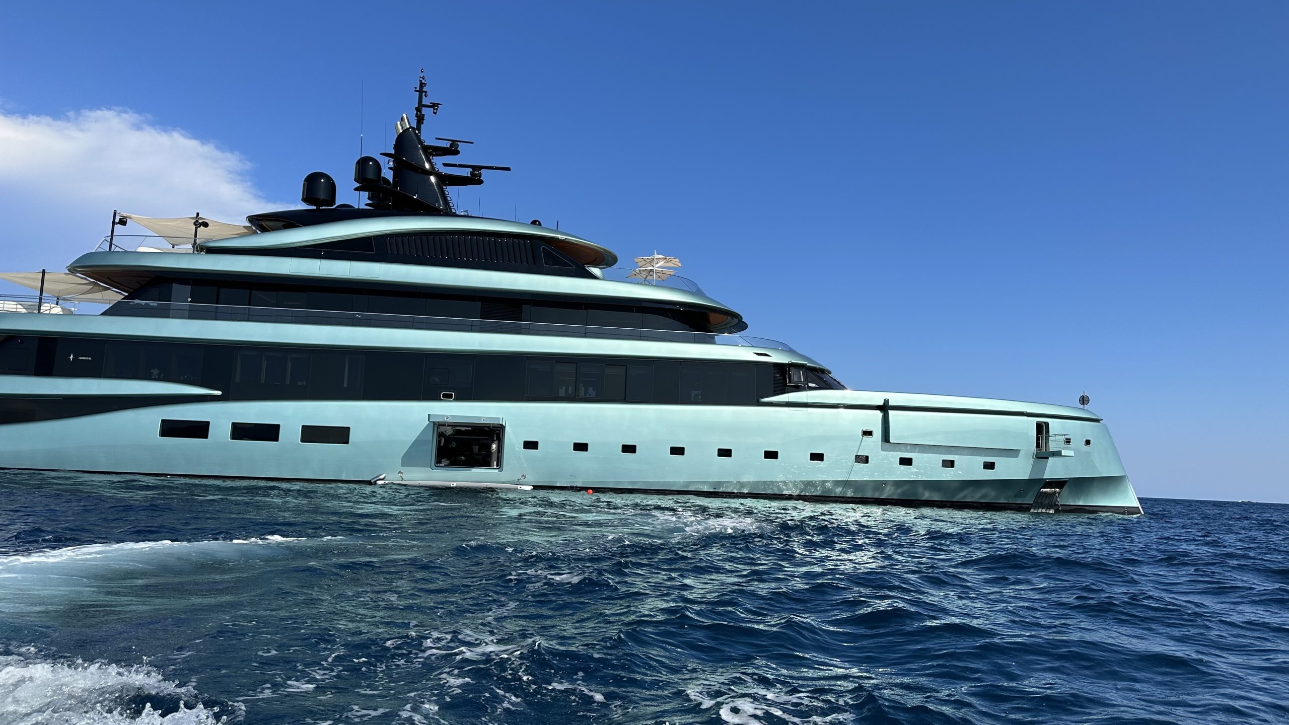 Yacht Experience with Exclusive Floral Design